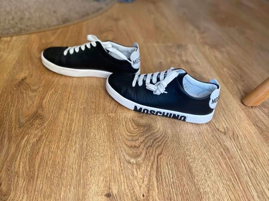 Оригинални Дамски  кецове от естествена кожа  LOVE MOSCHINO номер 38