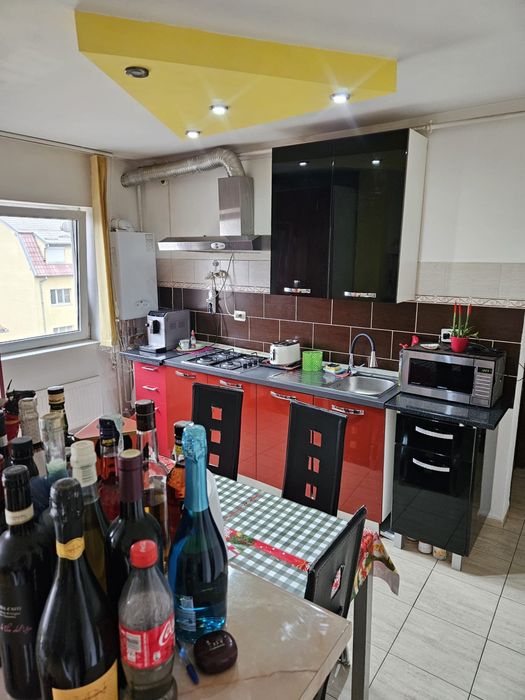 Vand apartament cu trei camer
