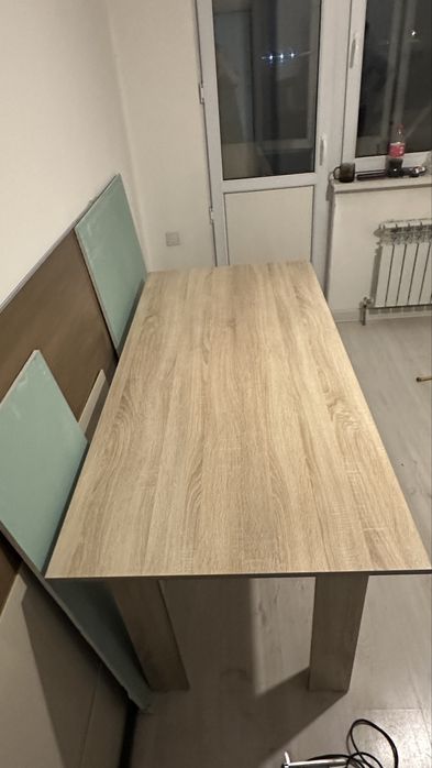 Стол кухонный и 6 табуреток