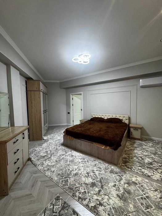 * Lafayette  3ком квартира.Евроремонт,Центр возле речки с балконом