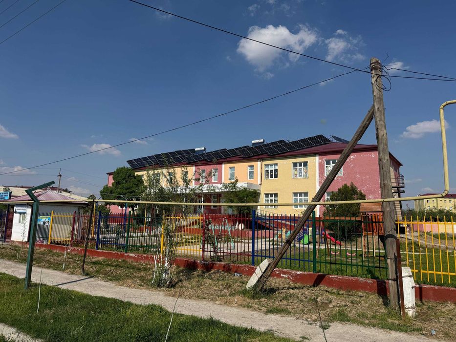 Quyosh panellari o'rnatish. Установка солнечных панелей