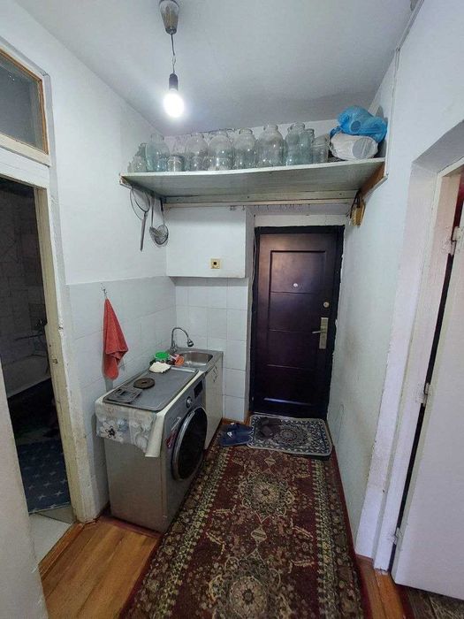 Продаю квартиру Яшнабадский р-он Слонима в быв.общежит. 2-х ком 4-этаж