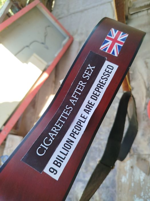 Estetik gitara sotiladi