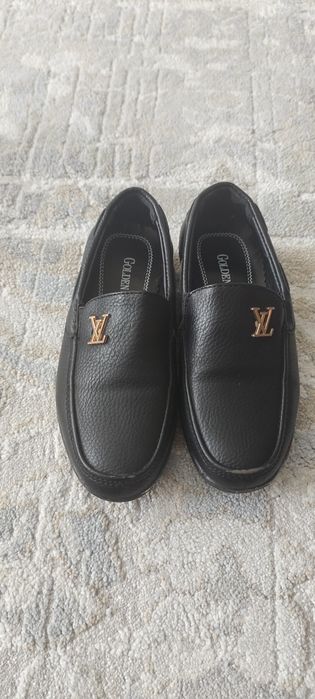 Продам детские туфли