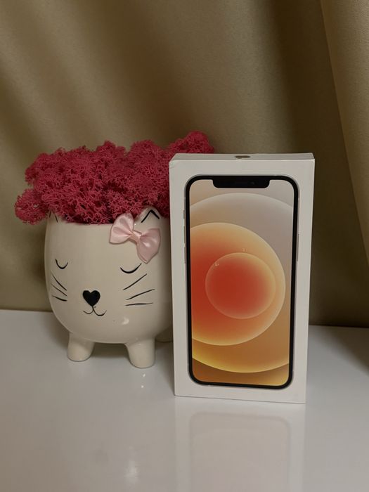 *Apple Iphone 12*