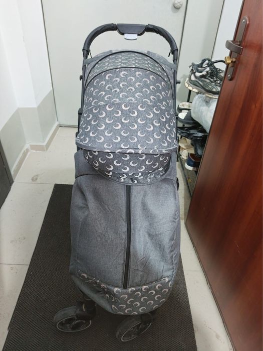 Продам коляску, очень легкая удобная