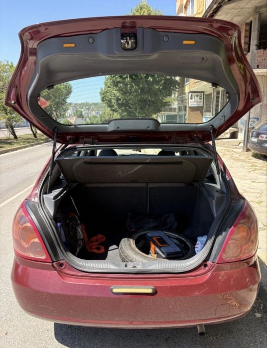 Nissan Almera 1.5 бензин/газ, Хечбек