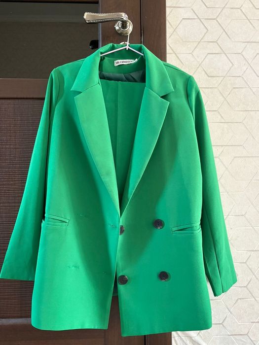 Продам брючный костюм