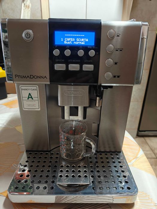 De vanzare Espressor automat De'Longhi PrimaDonna