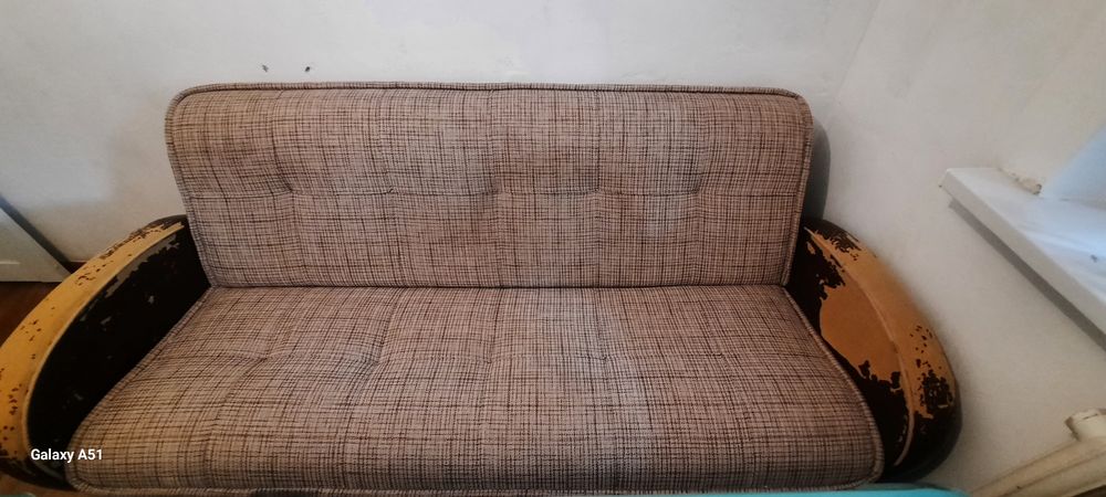 Сатылады, диван және кресло жазылады.