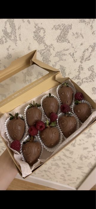 Клубника в шоколаде в наличии