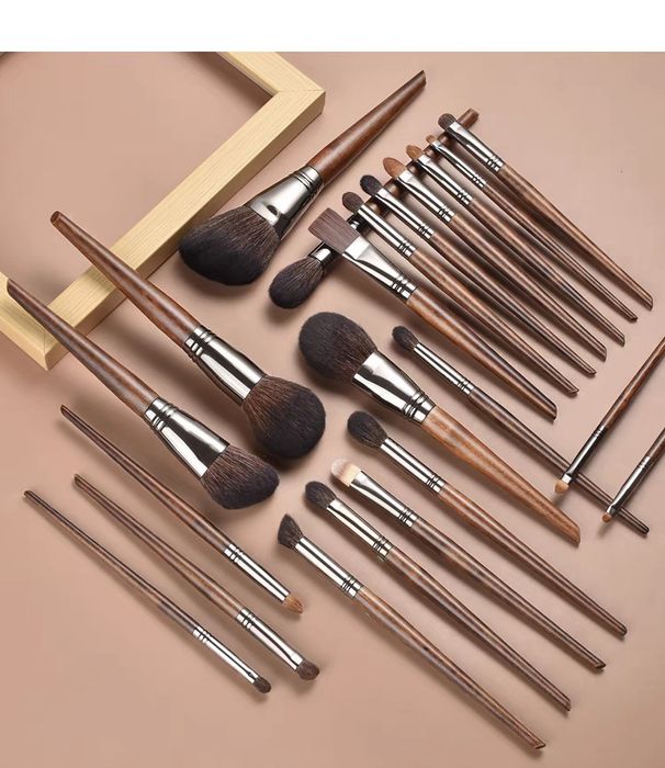 Set de 24 pensule profesionale de make-up din par natural