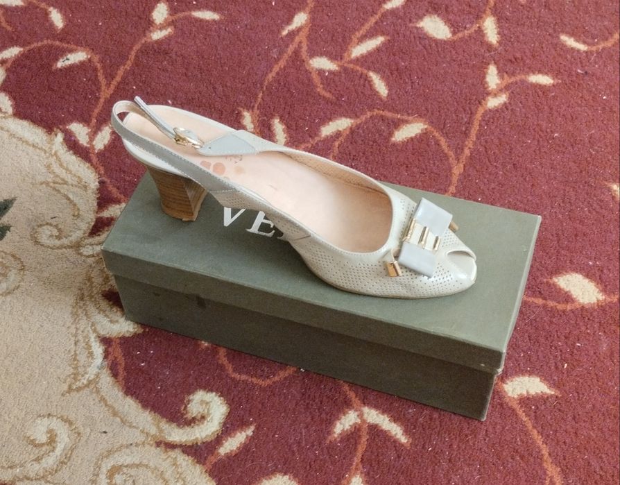 Продам женские туфли