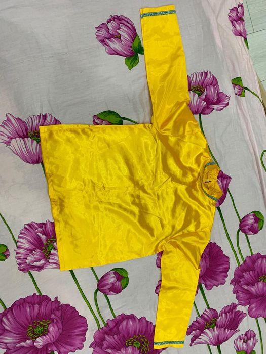 Продаётся!!! Нарядная жёлтая кофта с длинными рукавами