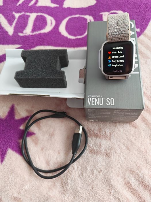 Vând smartwatch Garmin Venu SQ