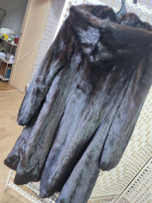 Продам шубу норковую.