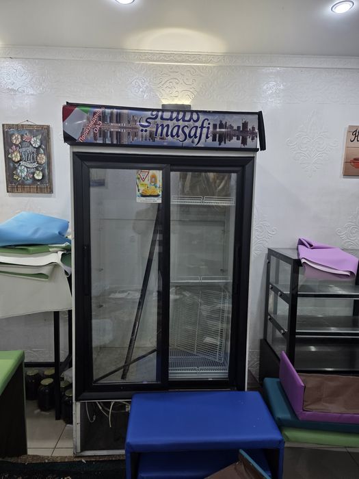 Холодильник витринный.