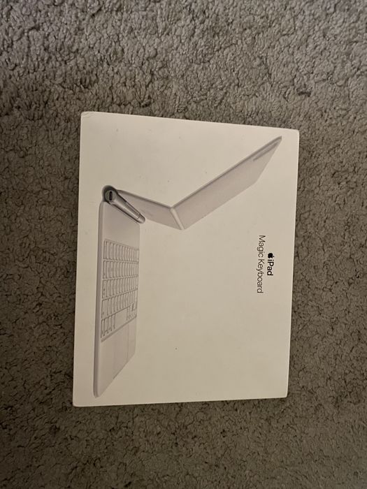 Чехол-клавиатура iPad