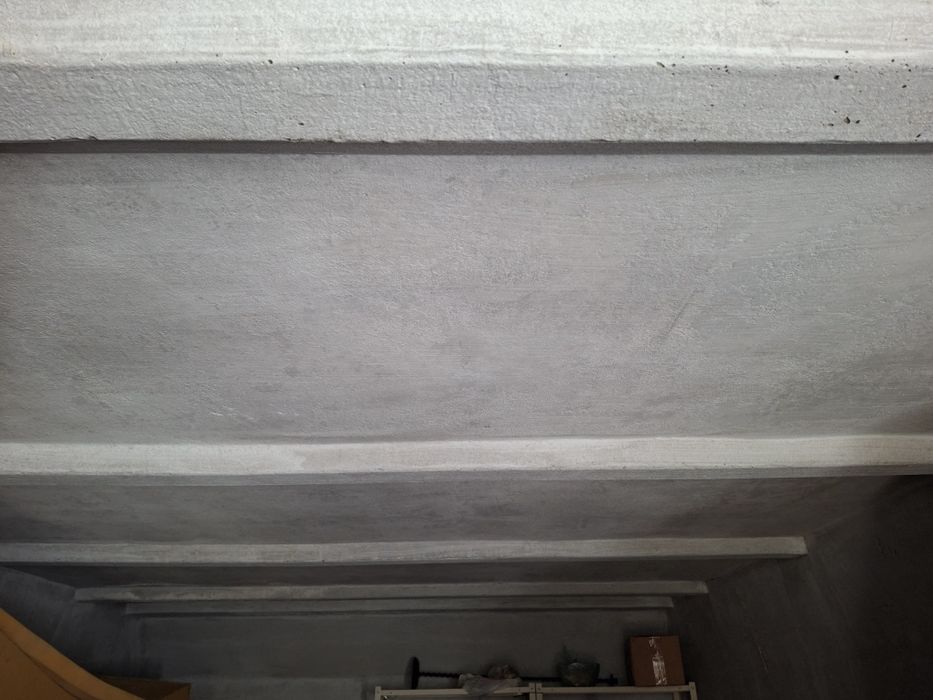 Продавам бетонен  и метален гараж.