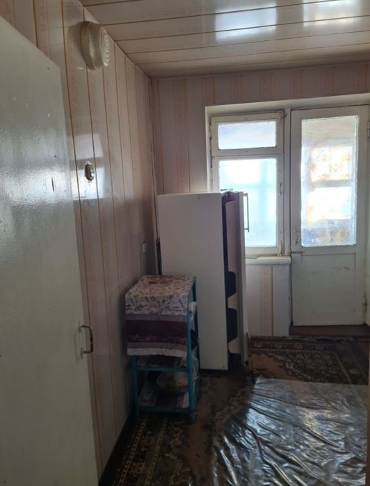 Бўстонлиқ тумани Чорбоғ шахарчасида 1 хонали квартира сотилади.