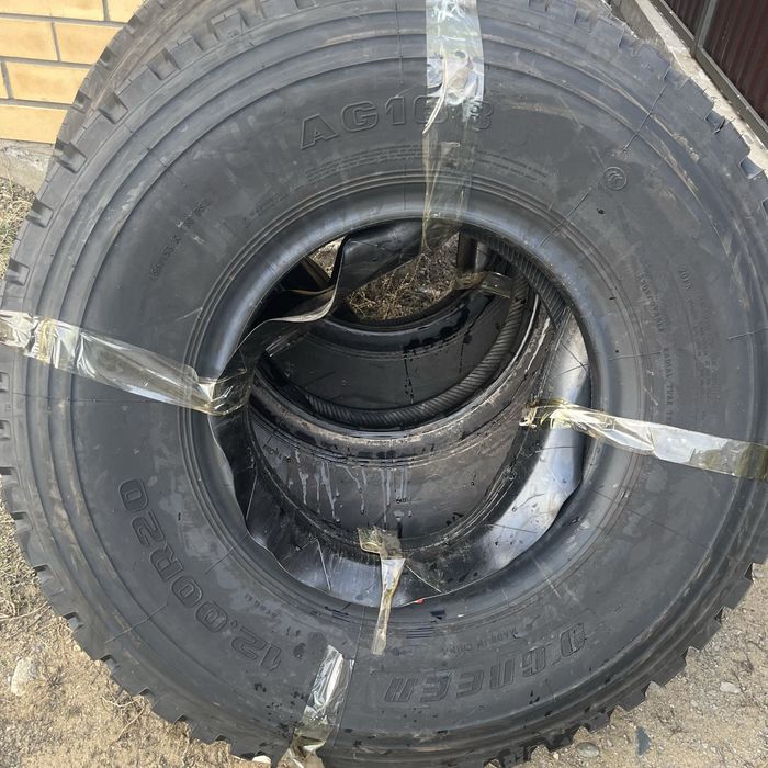 Продам Шины 12r20