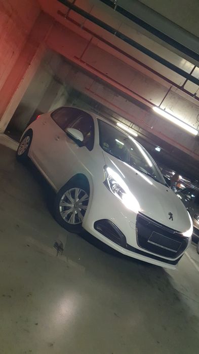 Vând Peugeot 208