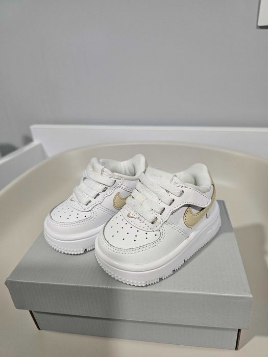 Бебешки Nike маратонки 17