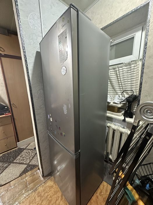 Холодилник midea