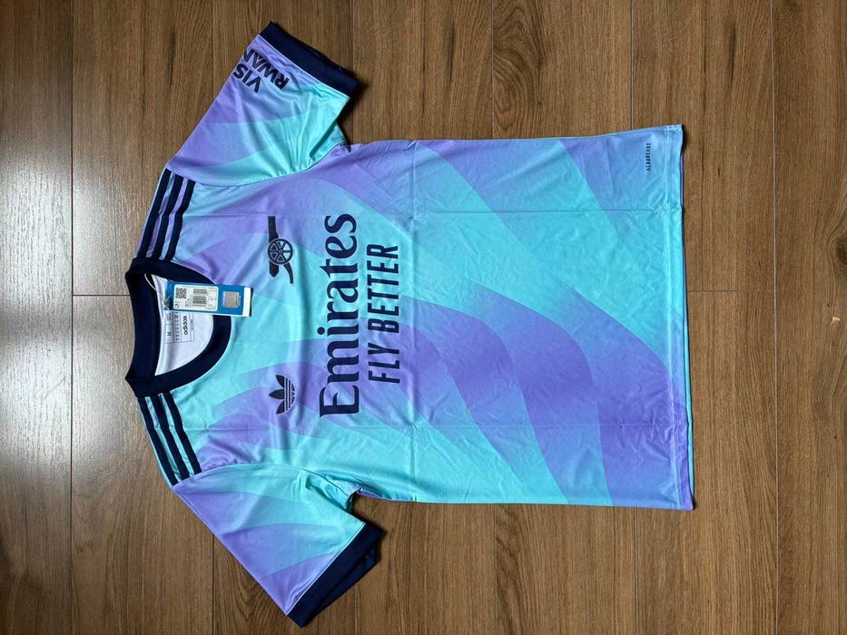 Нови оригинални екипи на Арсенал