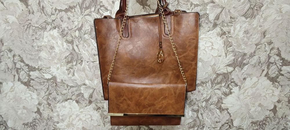 Женские сумки и клатчи