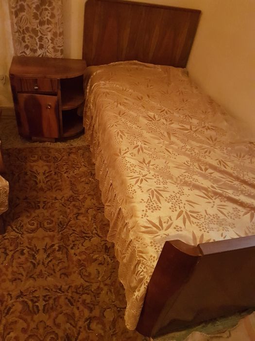 Vând mobila dormitor furnir de nuc