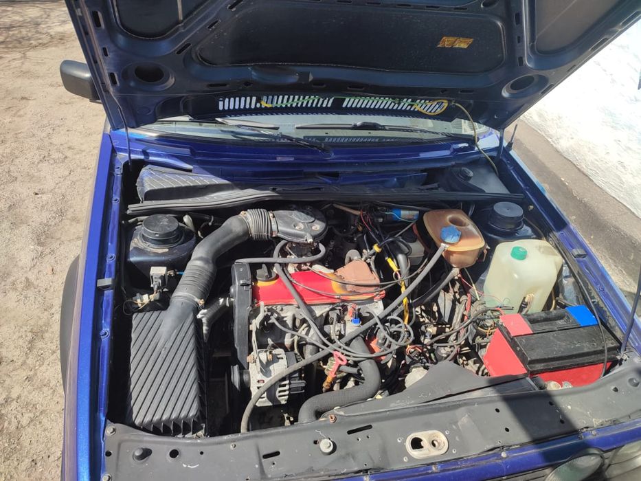 Продаю автомобиль гольф 2 год 89