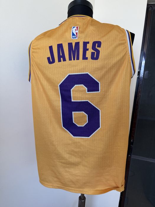 Maiou Lakers , James