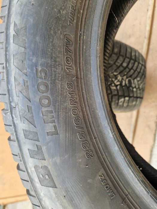 2 Bridgestone R18 235/60 Зимни гуми  DOT2720