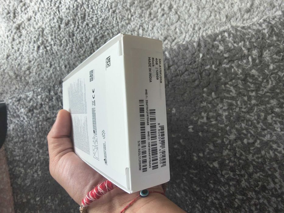 Samsung A17 black 128 GB + слушалки