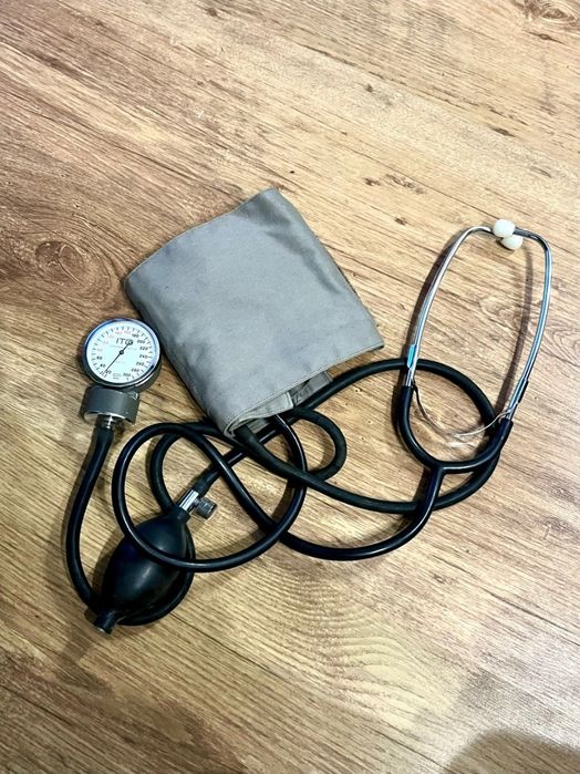 Tensiometru ITO cu stetoscop și manșetă