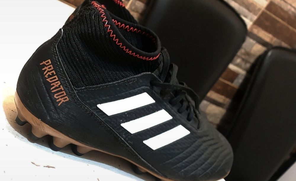 Ghete fotbal Adidas Predator 18.3 FG 39 1/3