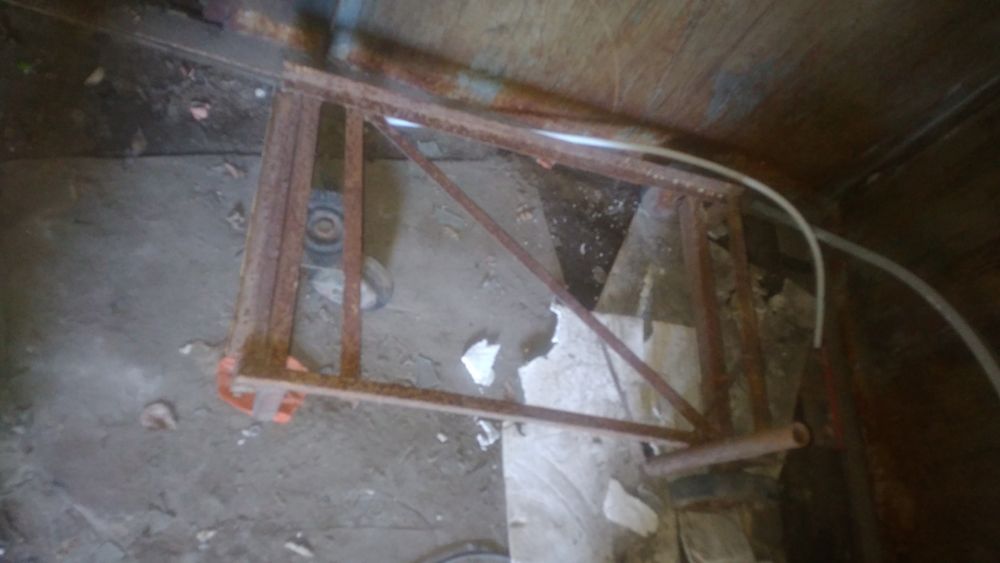 Тележка на колёсиках