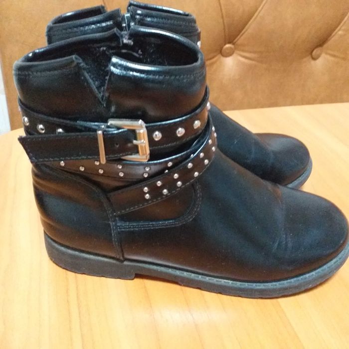 продам ботинки для девочки,размер 34, б/у,цена 4000тенге