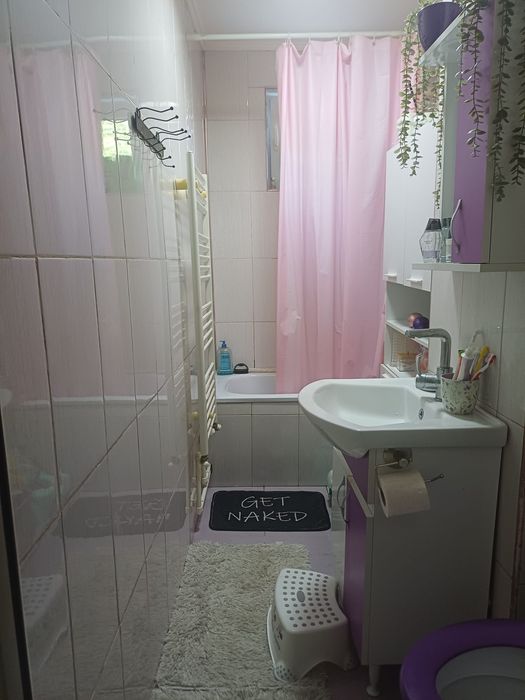 Vând Apartament cu 3 camere , etaj 1
