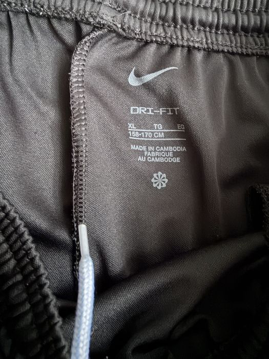 Долнище за момче Nike размер XL 158 - 170 см
