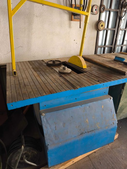 Vand 2 circulare de tamplarie lemn masiv, industriale, trifazice 1 freza orizontala si un motor trifazic 11 KW