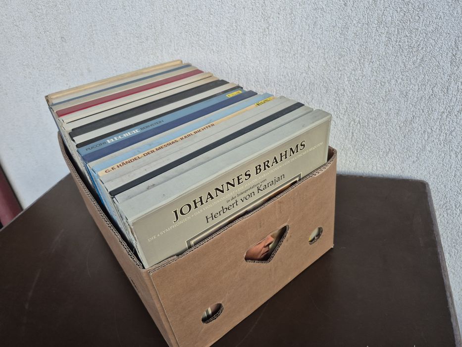 Vând Lot 150lp Discuri Vinil cu muzică clasică mixta 

Artiști:

- Fra