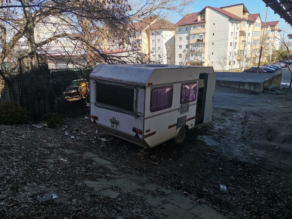 vând rulota 4 persoane