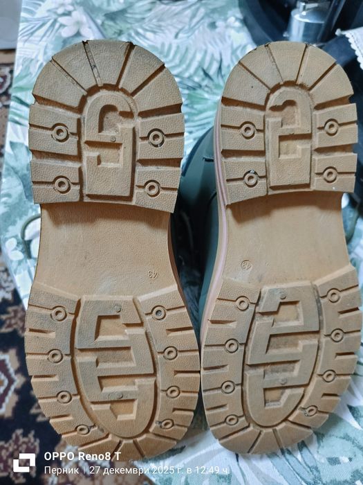 Продавам Боти в перфектно състояние.