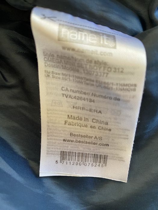 Vand geaca impermeabila 1-2 ani.