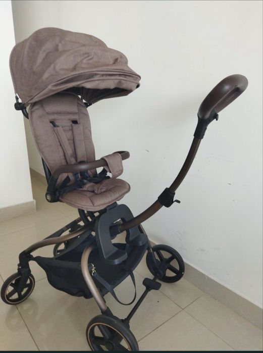 Лятна бебешка количка с реверсивна седалка