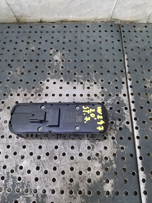 Butoane geamuri oglinzi stanga fata mercedes b class w247 a1679050101