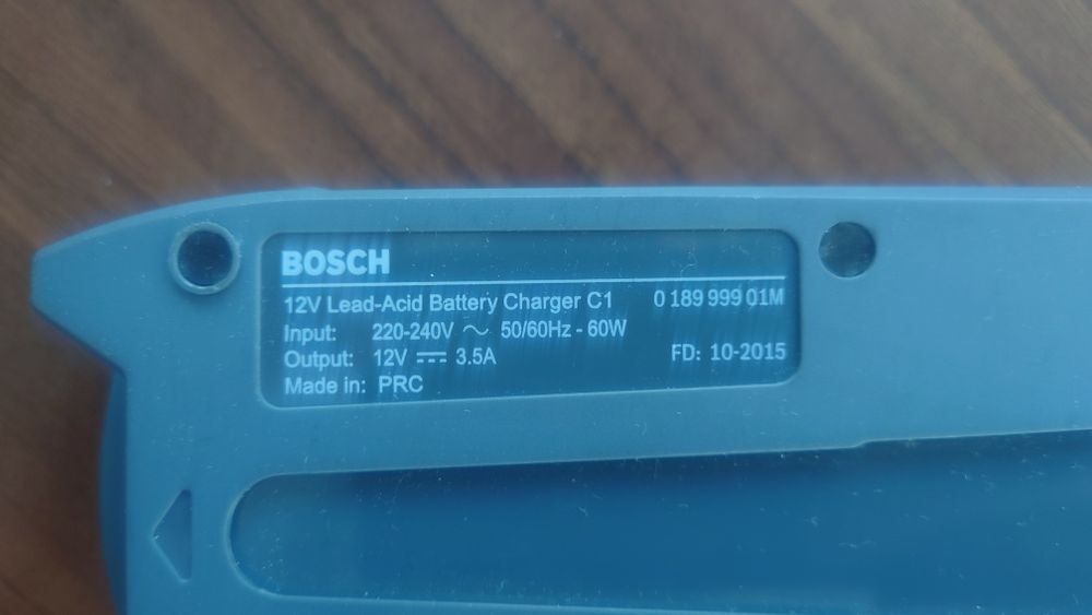 Зарядно устройство BOSCH C1