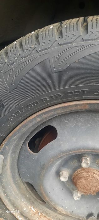 Продаю шины с дисками 205/65 r15